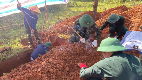 Phát hiện, quy tập 5 hài cốt liệt sĩ tại xã Khe Sanh