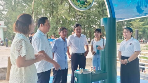 Huế lắp 3 trạm nhà chờ và máy cấp nước uống miễn phí tại bãi biển