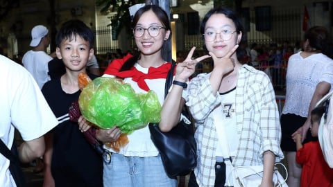 Ở lại là rác...