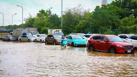 Hà Nội: Phân luồng giao thông qua các điểm ngập úng sau cơn bão số 5