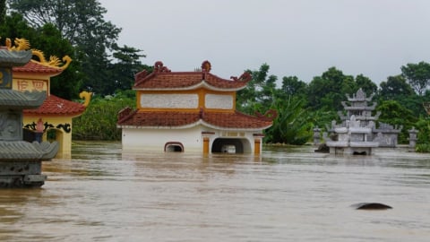 Nỗi đau giữa lũ dữ: Người cha mất 3 ngày chưa thể an táng