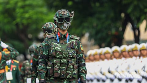 Những bóng hình 'bí ẩn' giữ bình yên giữa biển người sự kiện A80