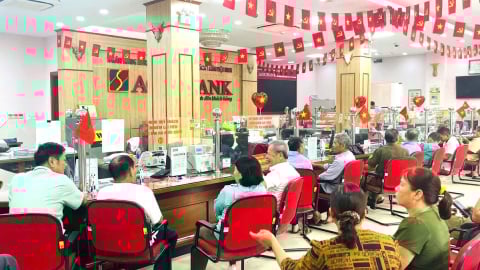 Agribank làm việc xuyên lễ, để đảm bảo tặng quà kịp thời cho người dân