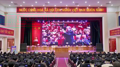 Niềm vui tuyển sinh trong ngày khai giảng