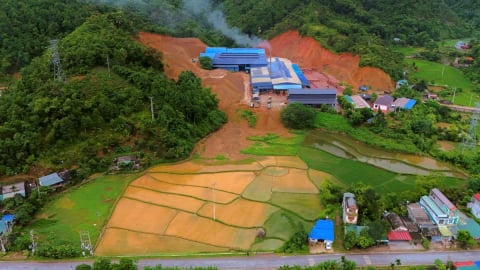 Bùn đất từ nhà máy gạch xóa sổ ruộng đồng
