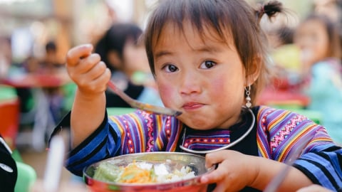 Gần 420.000 học sinh biên giới sắp có bữa trưa miễn phí