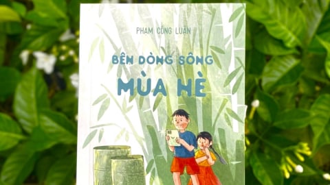 Bên dòng sông mùa hè đánh thức tâm hồn tuổi thơ
