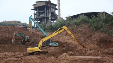 Gia cố hồ chứa bùn thải trước mùa mưa lũ