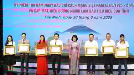 Tỉnh Tây Ninh tặng Bằng khen cho Báo Nông nghiệp và Môi trường
