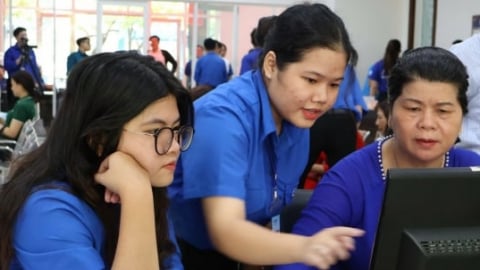 Thanh niên tình nguyện ra quân hỗ trợ chính quyền 2 cấp