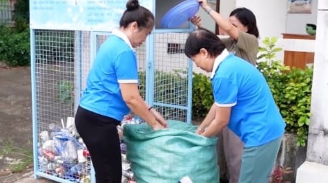 Nhân rộng mô hình quản lý và phân loại chất thải rắn: [Bài 3] Ngôi nhà xanh - từ phế liệu đến ‘lá lành đùm lá rách’