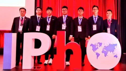 5 học sinh Việt Nam đoạt Huy chương Olympic Vật lí Quốc tế 2025