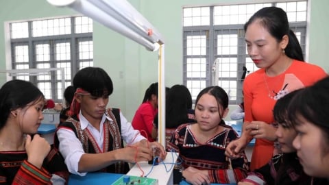 Tạo nguồn đào tạo bền vững cho học sinh dân tộc