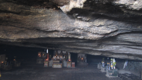 Chùa Hang ở Lý Sơn