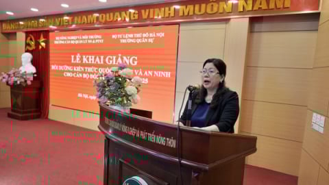 Khai giảng lớp bồi dưỡng quốc phòng, an ninh cho cán bộ nông nghiệp, môi trường