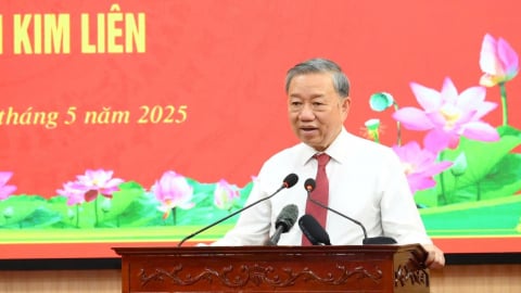 Bác vẫn cùng chúng cháu hành quân