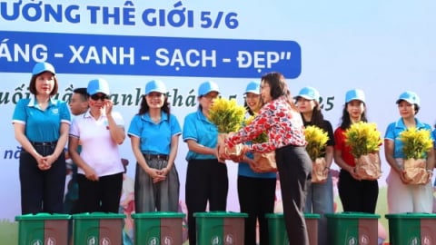 Phụ nữ Hoàn Kiếm hưởng ứng Ngày Môi trường Thế giới