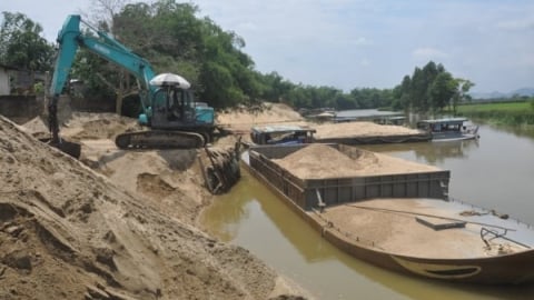 Giám sát việc cấp phép, khai thác cát, sỏi trên sông