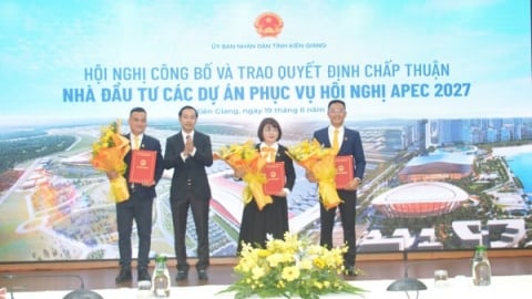 Trao quyết định đầu tư 3 dự án trọng điểm phục vụ APEC 2027