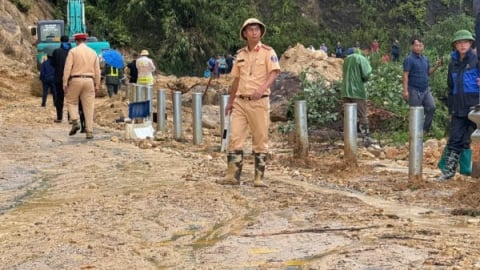 Một người tử vong khi đi qua điểm sạt lở quốc lộ 4D