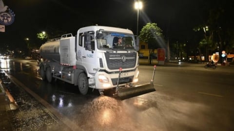 Hà Nội tăng cường vệ sinh môi trường cho ngày đại lễ