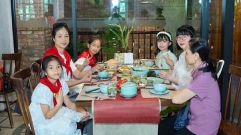 Tặng mỗi người dân 100.000 đồng ăn Tết Độc lập