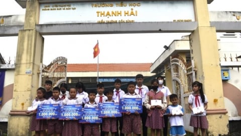 Niềm vui đến trường với học bổng GrowMax