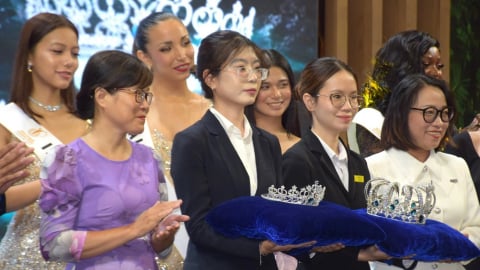 Giới thiệu vương miện và trao băng đeo cuộc thi hoa hậu, nam vương