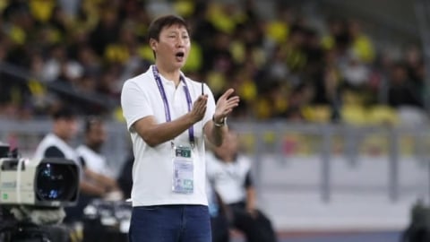 HLV Kim Sang Sik tin vào kỳ tích dù tuyển Việt Nam thua Malaysia