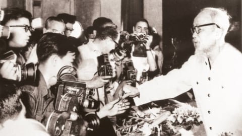 Nhà báo cách mạng Hồ Chí Minh