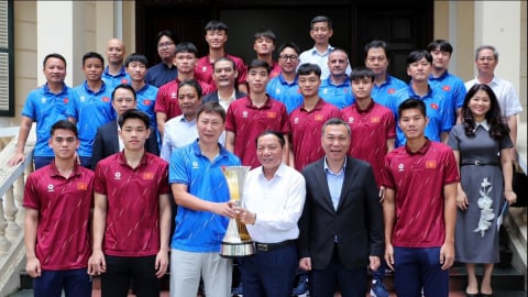 Bộ trưởng Bộ VHTTDL chúc mừng Đội tuyển U23 Việt Nam vô địch Đông Nam Á