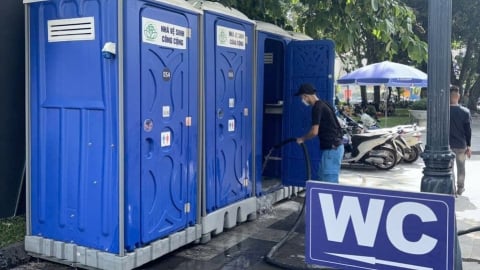 Sớm hoàn thành lắp đặt nhà vệ sinh phục vụ dịp Quốc khánh 2/9