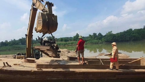 Tổng kiểm tra phương tiện hút, vận chuyển cát sỏi trên sông