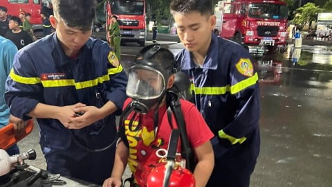 Người dân Phú Thọ trải nghiệm kỹ năng PCCC & CNCH