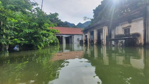 Người dân thôn Nhân Phẩm ‘ê ẩm’ vì ngập lụt
