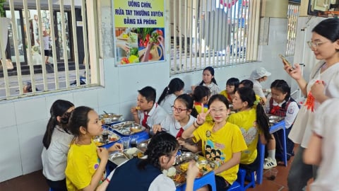 Học sinh tiểu học Hà Nội sẽ được hỗ trợ bữa ăn bán trú