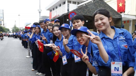 Màu áo xanh tình nguyện đồng hành trong lễ sơ duyệt A80