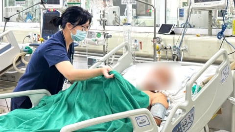 Người đàn ông nguy kịch sau 2 ngày ăn tiết canh