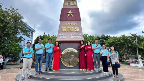 Cách nhau nghìn trùng sóng gió, Agribank vẫn luôn cạnh Trường Sa