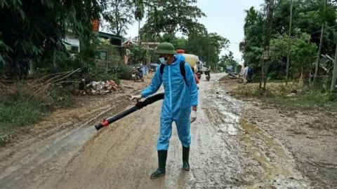 Khẩn trương vệ sinh môi trường, phòng chống dịch bệnh sau mưa lũ
