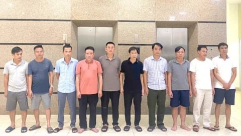 Khởi tố 10 đối tượng buôn gỗ Samu từ Lào về Việt Nam