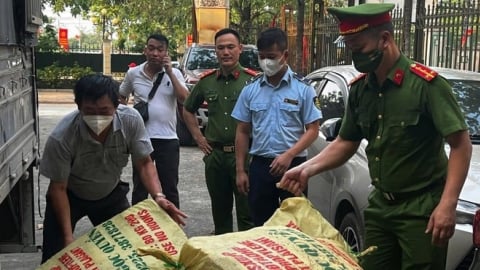 Hà Nội phát hiện 1,5 tấn lạp xưởng không rõ nguồn gốc