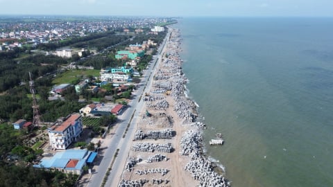 ‘Lá chắn thép’ gần 3,5 km bảo vệ người dân trước mùa mưa bão