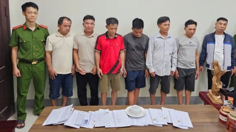 Bắt ổ nhóm đánh bạc tại bãi giữa sông Lam