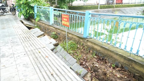 Kè hồ Thủy Tạ sụt lún, nguy cơ đổ sập