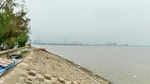 Bộ NN-MT yêu cầu địa phương khẩn trương gia cố tuyến đê trực diện biển