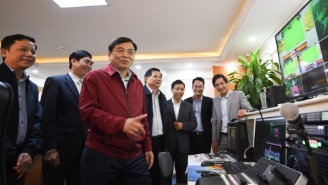 Tiến bước cùng thời đại