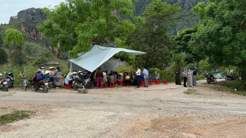Thanh Hóa: Người dân chặn xe vào bãi rác Đông Nam