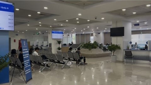 Chấm dứt tình trạng xếp hàng tại Trung tâm hành chính công