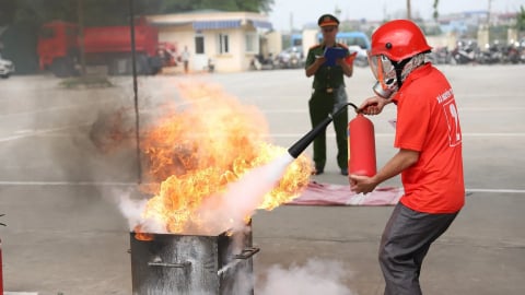 Hà Nội vận động 100% hộ dân tự trang bị bình chữa cháy